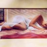 Sleeping Beauty, modern hosszúkás falikép a kereten folytatott témával, alvó akttal.
