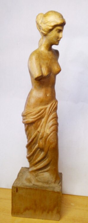 Méloszi Aphrodité, egész alakos faragott natúr faszobor kifogástalan állapotban.