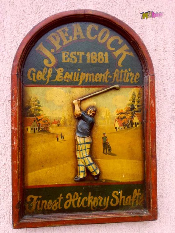 Antik festett reklámtábla domborműves faragvánnyal, J. Peacock Golf Equipment 1881, keretezve.