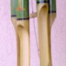 Bambusz szélcsengő vagy belépés jelző festett koktélos dekorációval Malájziából.