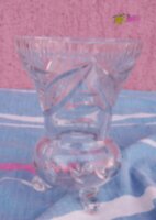 Lábakon álló kristály váza kézi metszésű Bécsi barokk mintázattal. Anna Hütte Németországból.
