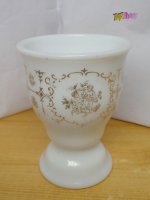 Biedermeier stílusú aranyozott puttós díszítésű tejüveg pohár 1870-1890-s évekből.