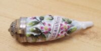 Bécsi domború felületű virágmintás porcelán pipafej réz kupakkal, Ausztriából,