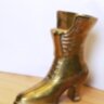 Retro viktoriánus stílusú fűzős női cipő forma váza, vagy írószertartó. Egyedi ritkaság.