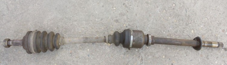 Jobb Első komplett féltengely. Peugeot 806, Citroen Evasion, Fiat Ulysse, Lancia Zeta.