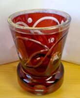 Vastag falú metszett rubinvörös pohár, váza aranyozott díszítéssel. Cseh Bohemia 1870-es évek